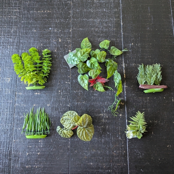 Aquatic Plastic Plants Lot of 6 - Picture 1 of 7